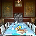 Chateau De Bed & Breakfast