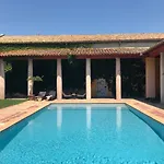 Chateau De Bed & Breakfast 4*
