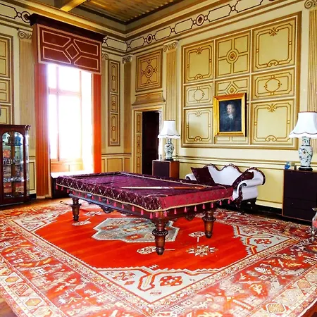 Chateau De Bed & Breakfast Paraza
