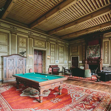 Chateau De Bed & Breakfast