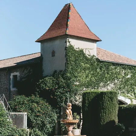 Chateau De Bed & Breakfast 4*