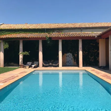 Chateau De Bed & Breakfast 4*