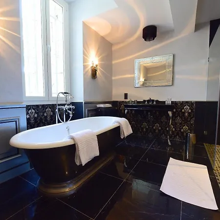 Chateau De Bed & Breakfast Paraza