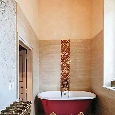 Chateau De Bed & Breakfast 4*