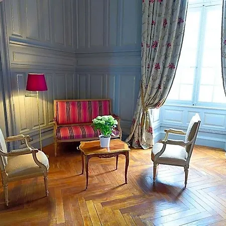 Chateau De Bed & Breakfast 4*