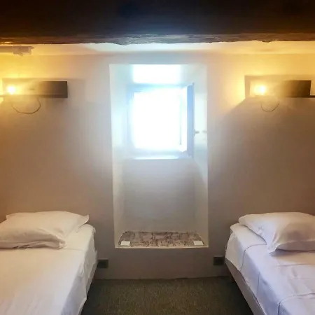 Chateau De Bed & Breakfast Paraza