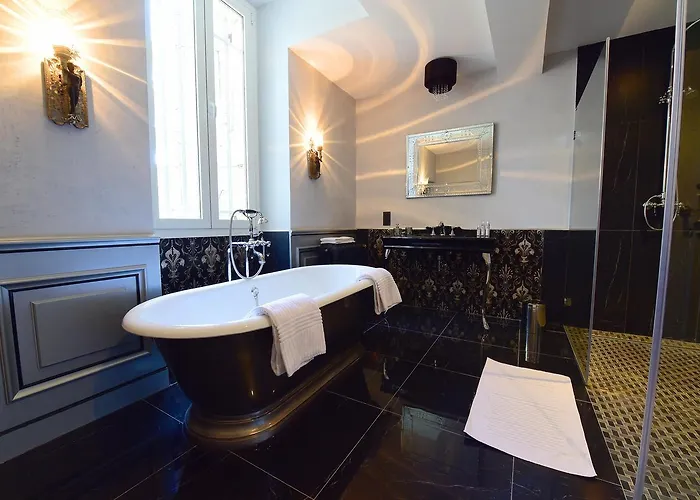 Chateau De Panzió Paraza